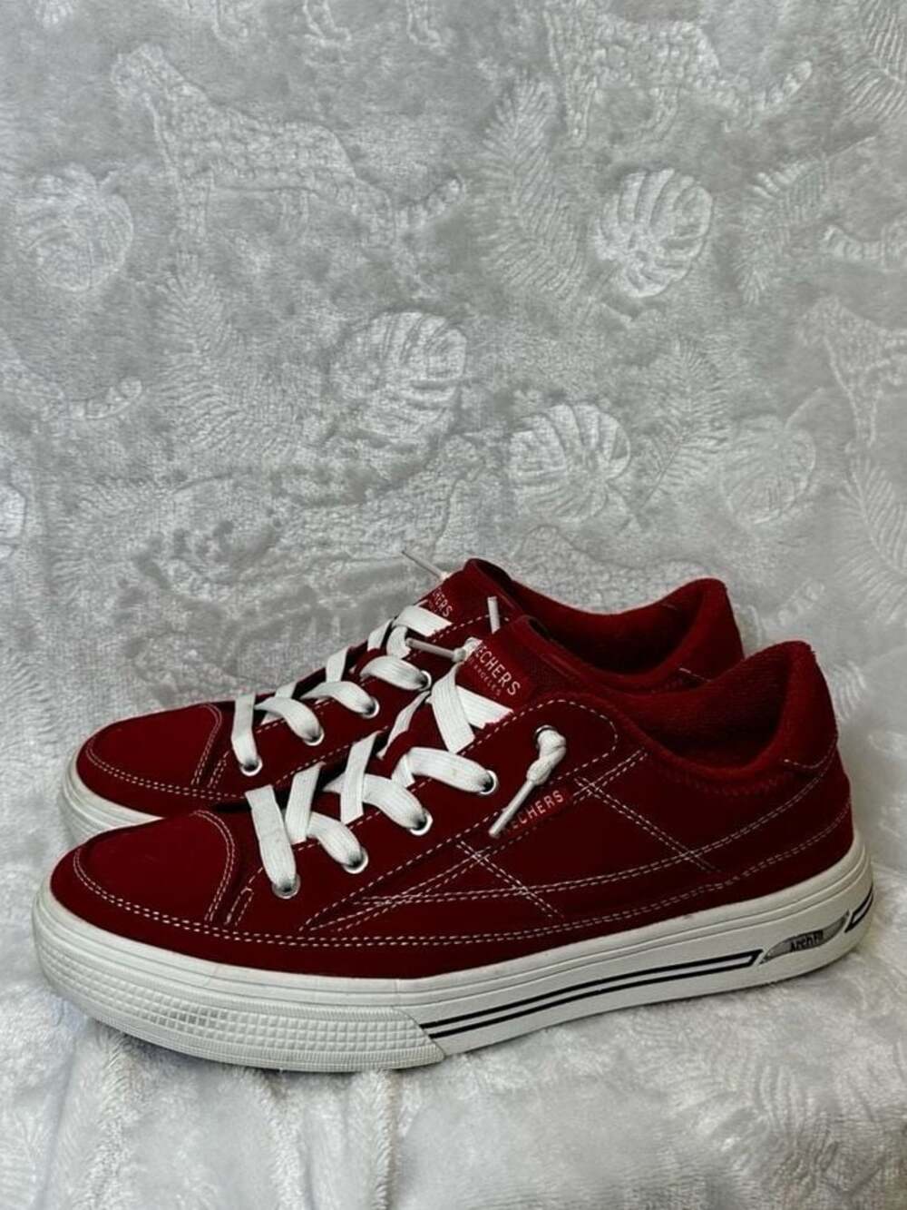 Skechers Arch Fit Court Sneakers Red Size 9.5